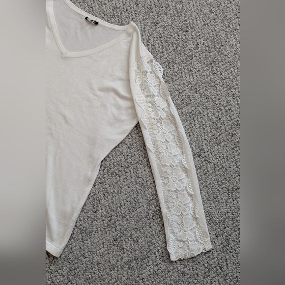 Vila Milano Womens (XL) Off-White V-Neck Sweater w/Full Sleeve Crochet Cut-Outs - Picture 8 of 12